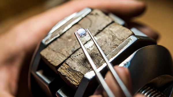 Checking a diamond quality with equipment